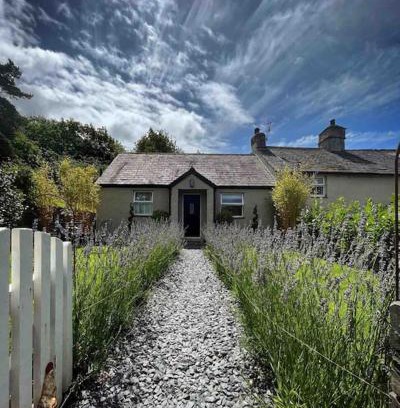 Kirkby-in-Furness Apartment | Relax at Lazy Days Cottage with Fully Equipped Kitchen