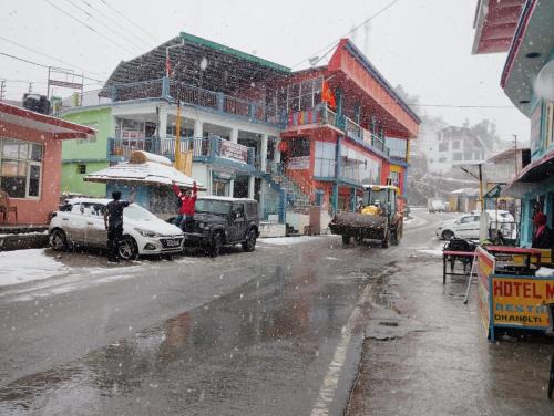 Dhanaulti House | Comfortable Ashirwad Guest House with Family-Friendly Amenities