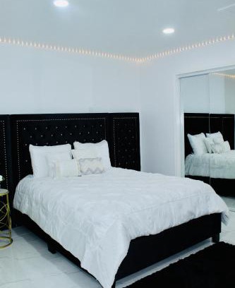 Humble House | Highly Rated Studio Near IAH with Pet-Friendly Amenities