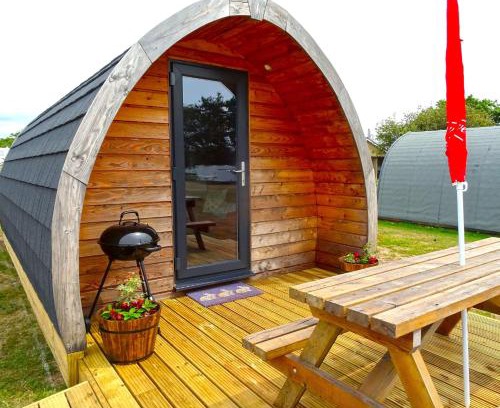 Crynant Other | Cozy Gateway Resort En-Suite Glamping Pod Retreat