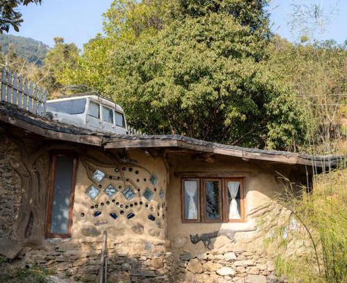 Naina Range Bed & Breakfast | Enchanting Earthen Retreat with SUV Access and Family Amenities