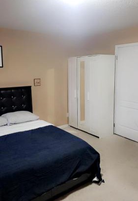 Brampton House | Relax at Cozy Jets Empire with Hot Tub Amenities