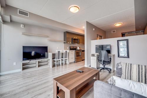 Waterloo Apartment | Eco-Friendly 1 Bedroom Condo in Waterloo - Pet Friendly Stay