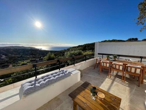 Sainte-Maxime House | Beachfront Mas l'Amoroso: Family & Pet Friendly Retreat