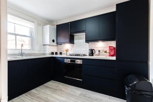 Botley House | Family-Friendly Silver SA Cottage in Botley with Dining