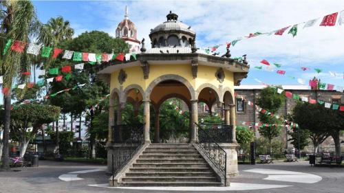 Guadalajara Municipality House | Discover Tlaquepaque Cultural Hacienda: Family-Friendly Stay
