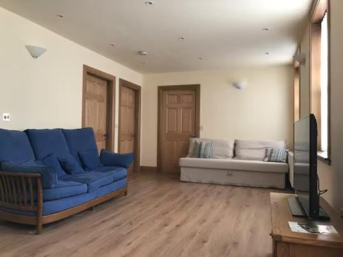 Inverkeithing Apartment | Cozy Flat Just 20 Minutes from Edinburgh - Family-Friendly Stay