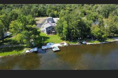 Quinte West Hotel | Idyllic Riverfront Suites in Quinte, ON - Family Friendly Stay