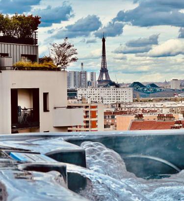 Issy-les-Moulineaux Apartment | Penthouse with Jacuzzi & Eiffel Tower Views for Families