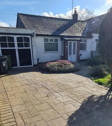 Stockport House | Relax at Shrigley Cottage: Quirky, Quiet & Pet Friendly
