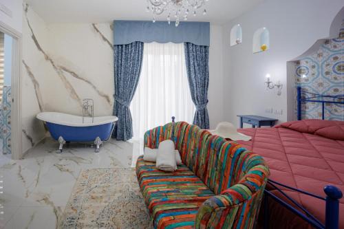 Naples Bed & Breakfast | Exceptional Stay at REDDIMUS Guest House with Hot Tub Access
