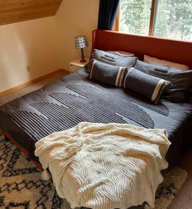 Alma Ski Chalet | Alma Sky Chalet: Pet and Child-Friendly Getaway
