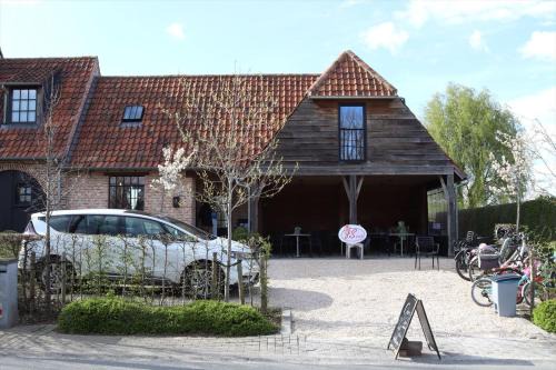 Erwetegem Bed & Breakfast | Guest Rated 10/10: Het Mezennest with Breakfast & Hot Tub