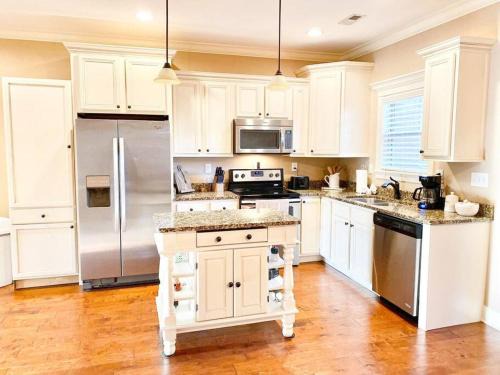 Cleveland Villa | Cozy Townhome in Cleveland - Guest Rated 10/10 and Family-Friendly