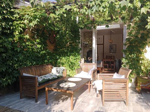 Le Mans Bed & Breakfast | Top-Rated Stay in Le Mans with Private Bath and Toilets