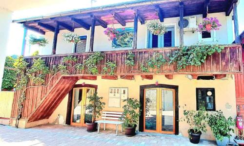 Marindol Apartment | River Kolpa Apartments: Family-Friendly with Hot Tub Access