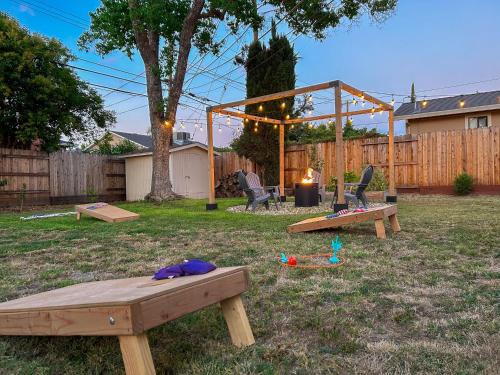 Arden-Arcade House | Modern 3BR Retreat with Backyard Oasis Near American River