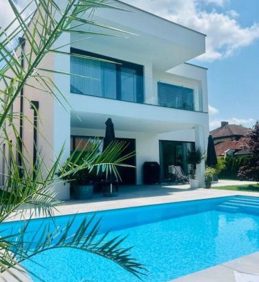 Graz-Straßgang Villa | Exclusive Designer Villa with Pool and Pet-Friendly Amenities