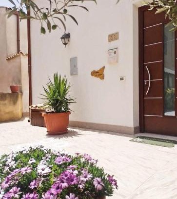 Luogo Grande Apartment | Discover Al Profumo di Zagare: 10/10 & Oceanfront Bliss