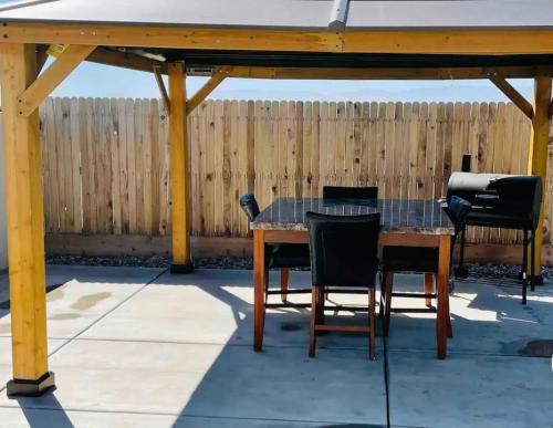 Pumpkin Center Other | Discover Whaleback: Family & Pet Friendly Retreat Awaits