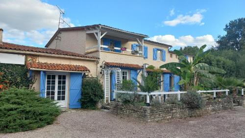 Verteuil-sur-Charente Bed & Breakfast | Oceanfront Escape at à La Paloma - Rated 8.3/10