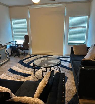 George Bush Park/Eldridge Apartment | Discover Unique Experiences at Inside Story Hotel