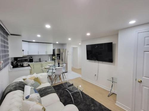 Laval Apartment | Modern and Clean Apartment in a Serene Location