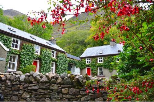 Delphi House | Delphi Lodge Cottages: Family-Friendly Retreat for All