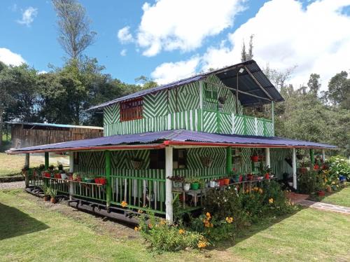 Saboya House | Pet-Friendly Retreat at Cabaña Encanto for Family Fun
