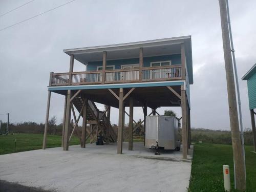 Cameron Parish House | Inviting Beach House Retreat for Family Getaways