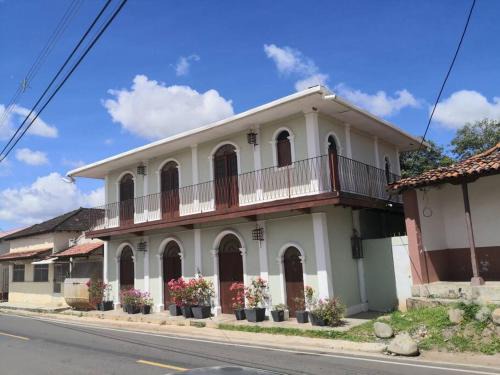 El Rompio House | Family-Friendly Casa Colonial en Parita with Kitchen Access