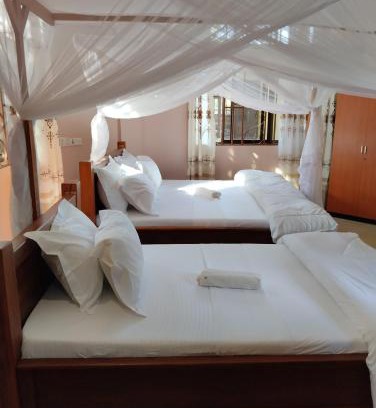 Mto wa Mbu Bed & Breakfast | Family-Friendly Stay at Friends of Manyara Wildlife Lodge
