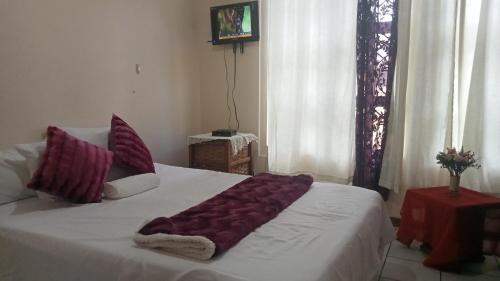 Empangeni House | Budget-Friendly Holy and Joy Guesthouse with Pool Access