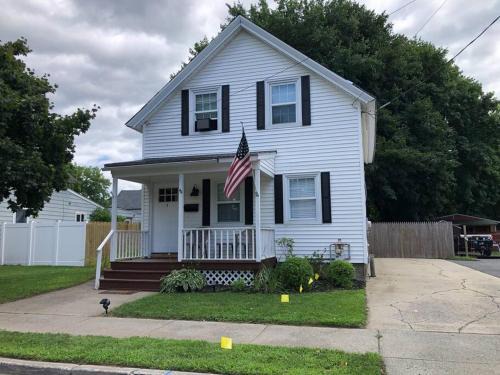 Glens Falls House | Charming Glens Falls Home Near Lake George & Saratoga