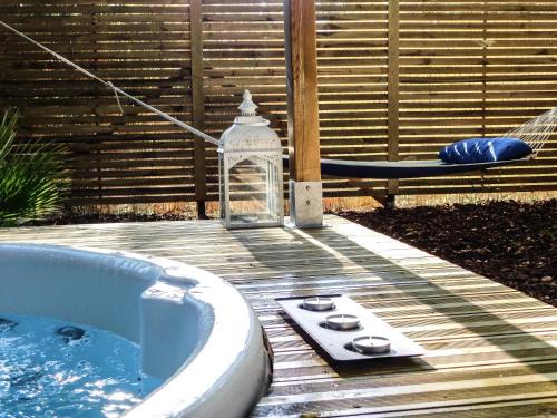 Audenge Bed & Breakfast | Indulge in Relaxation at L'Haute en Couleur Cabanes Spas